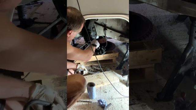 VW Type 2 1984 DC Upper Torsion Arm Removal смотреть онлайн