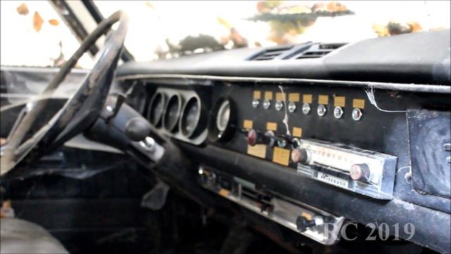 La Peugeot 204 dans la ruine. Chasseur d'épaves #5 смотреть онлайн