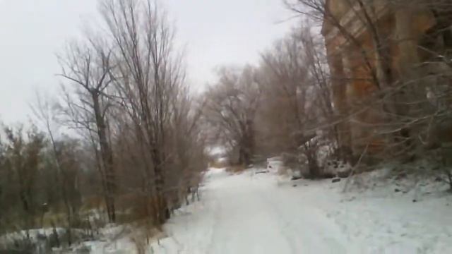 Древнее здание 50-х годов. Колонны баальбека. смотреть онлайн