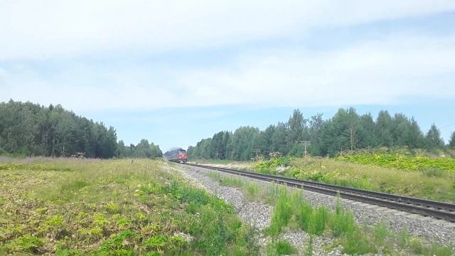 "Дал Медведя" ТЭП70-421 с пассажирским поездом Москва-Сыктывкар. смотреть онлайн