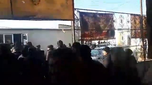 "Заргарлик буюмлар бозори"даги тилло сотувчиларини маҳаллий ҳокимлик мажбурлаб бозордан чиқараяпти. смотреть онлайн