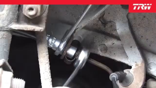 Замена тормозного шланга смотреть онлайн