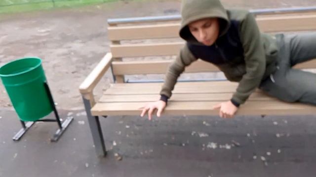 кто последний уйдёт с лавочки смотреть онлайн