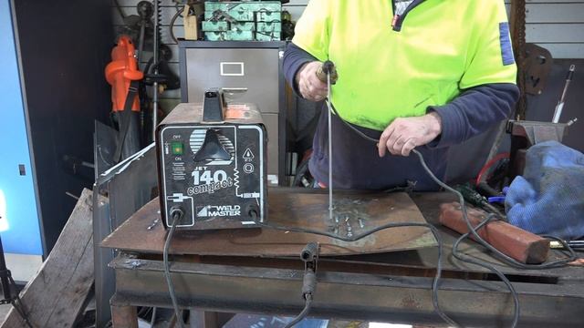 I Got a Free Yet Still Amazing Welder - BUT ITS REALLY OLD смотреть онлайн