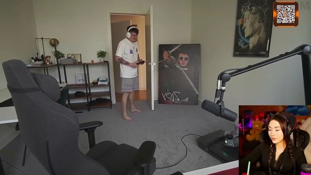 ЕКАТЗЕ СМОТРИТ ТВИЧ ФМ Топ Моменты с Twitch | Собака-Робот