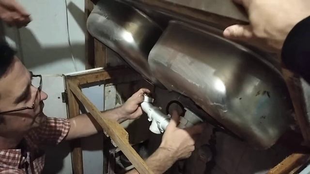 6.09.2021 Серёга Сантехник / Починка слива раковины / Респект и Уважуха смотреть онлайн