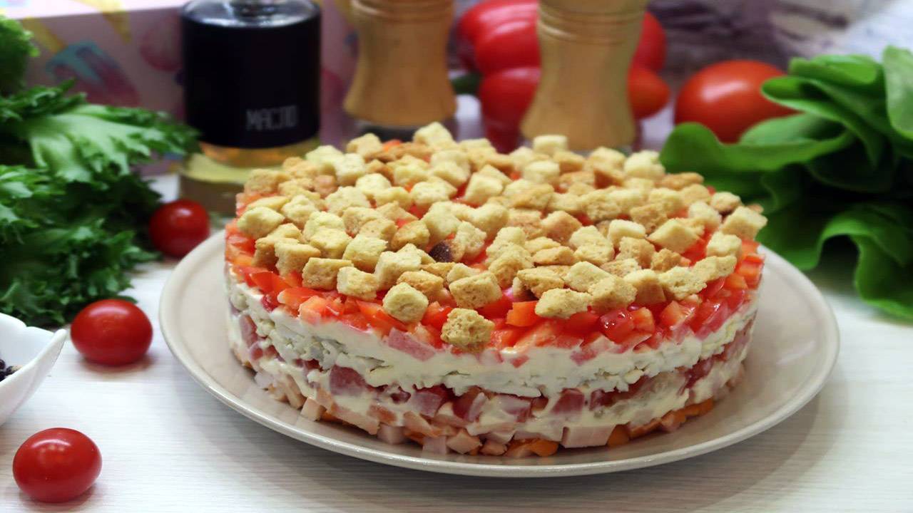 Салат Астра на Праздничный Стол: слоеный салат с копчёной курицей и сухариками смотреть онлайн