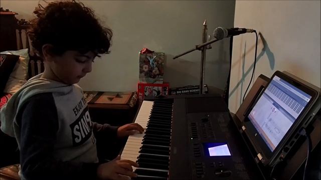 Ilm playing the 'Pink Panther' theme by Henry Mancini on Piano смотреть онлайн