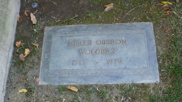Actress Merle Oberon Grave Forest Lawn Memorial Park Glendale California USA July 1, 2021 смотреть онлайн
