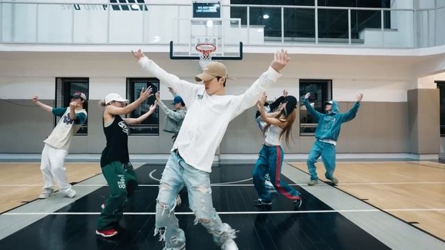 B.I - Tasty Dance Practice MIRRORED смотреть онлайн