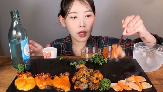 노랑이 삼총사💛✨ 멍게회 미더덕회 피조개회 먹방 Raw water sea squirt & Raw sea squirt & Raw ark shell mukbang korean foo смотреть онлайн