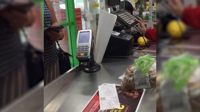 ОПЛАЧИВАЮ ПОКУПКИ ПЕНСИОНЕРАМ РАЗДАЮ ШОКОЛАД ПОДРОСТКАМ