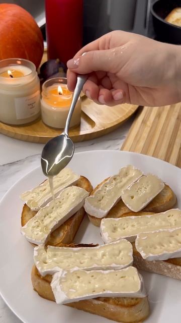 Сэндвич с камамбером и инжиром 🕯️🥪 смотреть онлайн