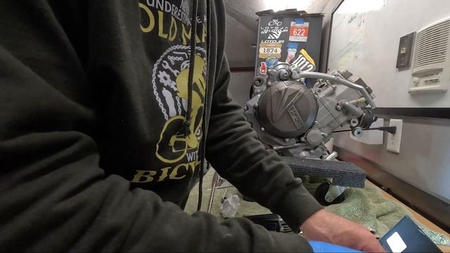 2017 Yamaha YZ450F Drain Plug Stripped, Repaired. YZ450f Engine Weight Revealed.