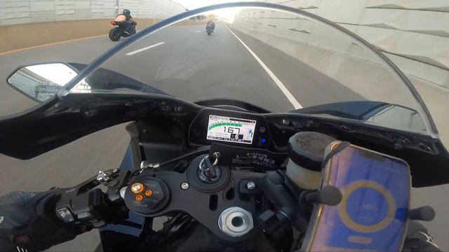 STOCK 2020 Yamaha R1 Goes Roll Racing (Impressive) смотреть онлайн