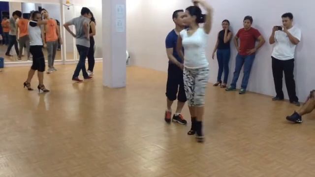 Clase de salsa sombrero complicado смотреть онлайн