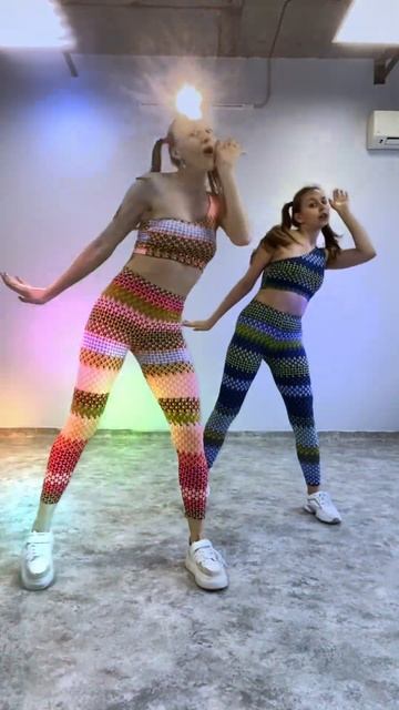 Позитивных выходных! #dance #hiphopdancer #юмор #hiphopdance #hippopdance #dancegenre смотреть онлайн