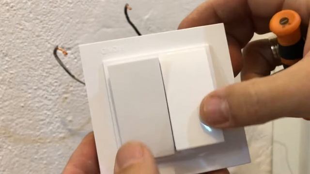 Cum inlocuiesti intrerupatorul de la lumina Tutotial video montare intrerupator dublu sau Simplu di смотреть онлайн