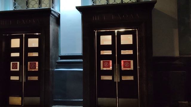 Эскалатор и наземный вестибюль с колоннадой на станции метро Белорусская Замоскворецкой линии #metr смотреть онлайн