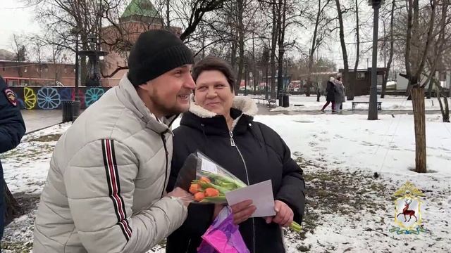 Полицейские и общественники поздравили нижегородок с наступающим праздником смотреть онлайн