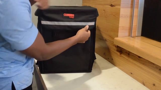 Cambro GoBag Delivery Backpack смотреть онлайн