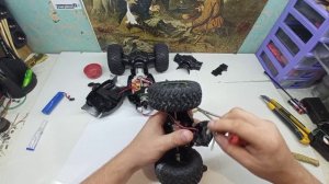 Ремонт машинки на радиоуправлении.Машинка перевертыш. Своими руками.