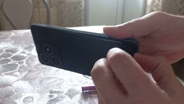 Как правильно разбирать телефоны при ремонте Снятие задней крышки ремонт разборка Realme C61
