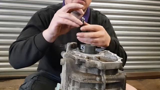 Land Rover Defender Puma MT-82 Gearbox Output Shaft + Seals Fitting Guide. Part 3 Restoration смотреть онлайн