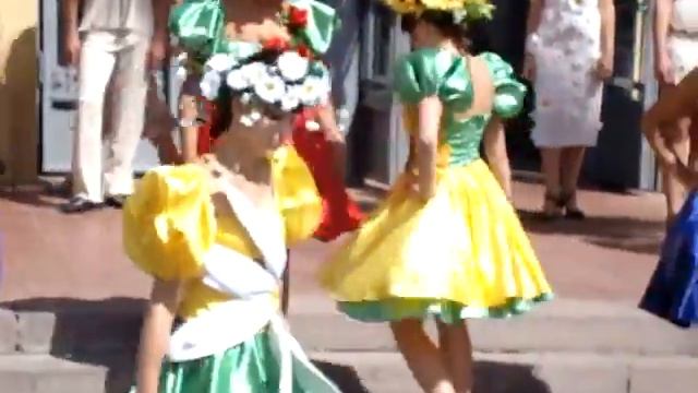 Красивые девушки в красивых платьях~Ukrainian girls~Kiev18 08`11 смотреть онлайн