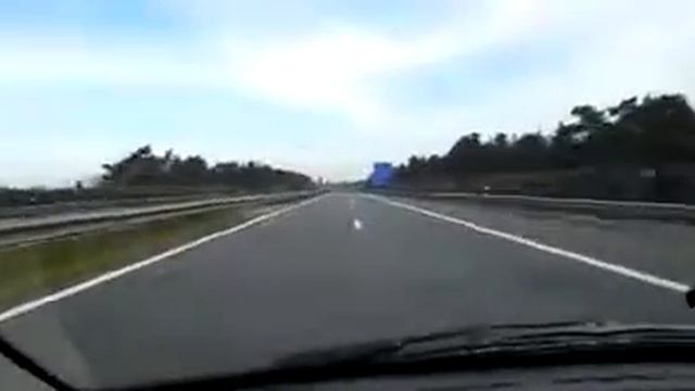 авто промчалось на бешенной скорости смотреть онлайн
