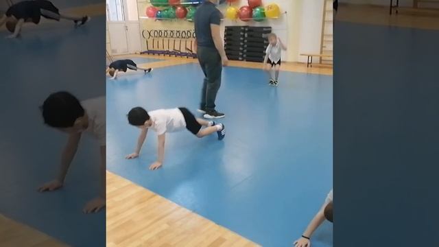 Фрагмент занятия по дополнительной образовательной услуге "Школа футбола" смотреть онлайн
