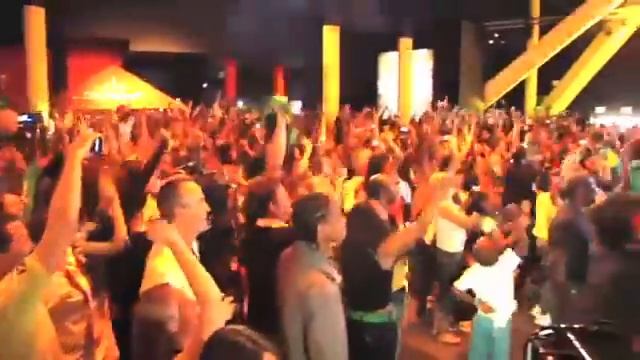 Jamaican madhouse Watch Jamaican fans react to Usain Bolt's win in the 100 Meter смотреть онлайн