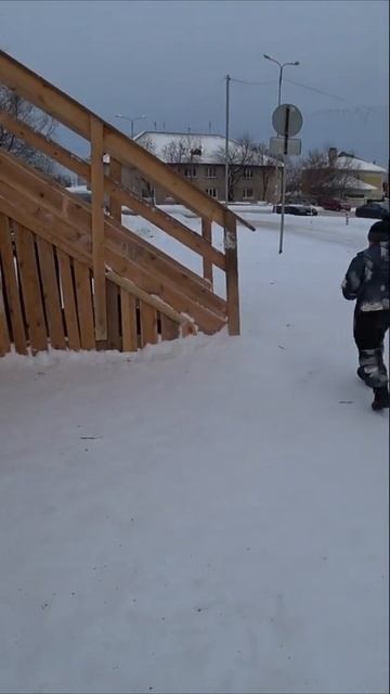 Ефим катается на горке