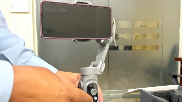 AOCHUAN Smart X 3-Axis Handheld Gimbal Stabilizer for Smartphone with Fill Light смотреть онлайн