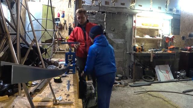 Самолёт. Семейное производство по паролётам смотреть онлайн