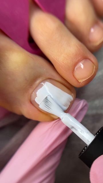 Покрытие почти сросло 😁 #gelnails #nails #pedicure смотреть онлайн
