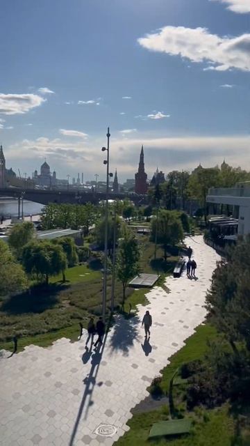 Идем на Парящий мост в парк «Зарядье» #москва смотреть онлайн