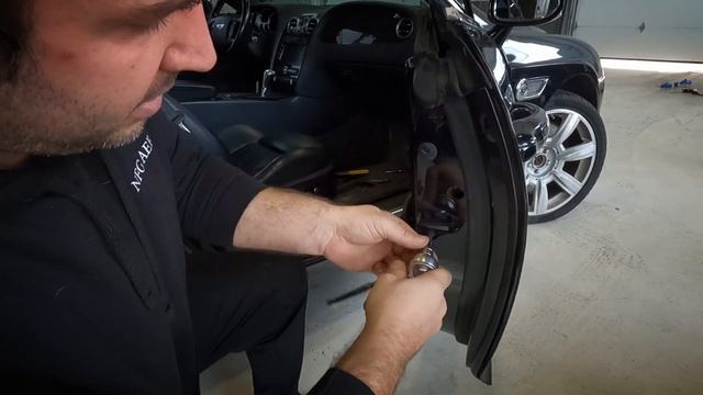 Project Carbon Bentley door disassembly/seat removal смотреть онлайн