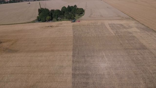John Deere with Väderstad Carrier смотреть онлайн