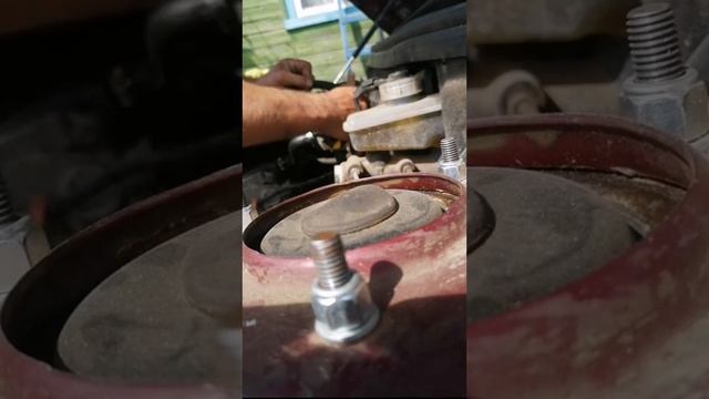 Замена шлангов подвода и вывода охлаждающей жидкости к дроссельному патрубку смотреть онлайн