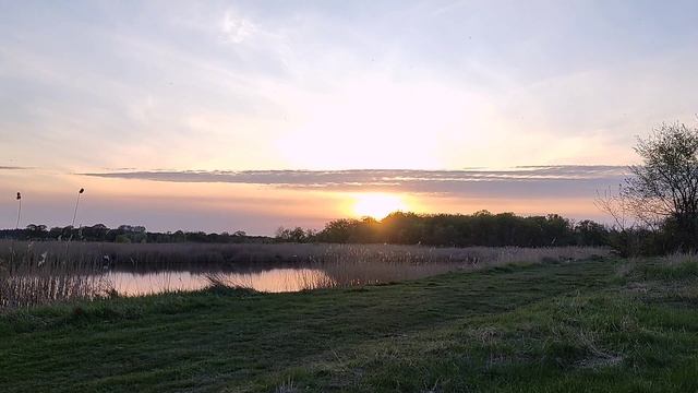 Закат солнца над рекой. Sunset over the river 🌅. Таймлапс. смотреть онлайн