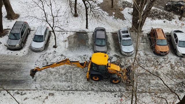Уборка двора в столице