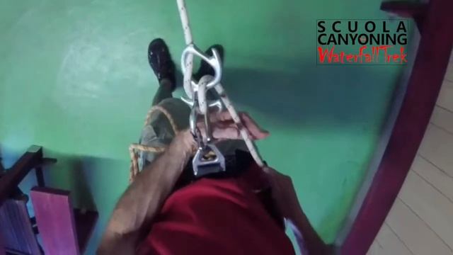 Tutorial 3: discensore Piranha - montaggio corda di calata смотреть онлайн