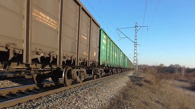 Электровоз ВЛ80с-2125 с грузовым поездом смотреть онлайн