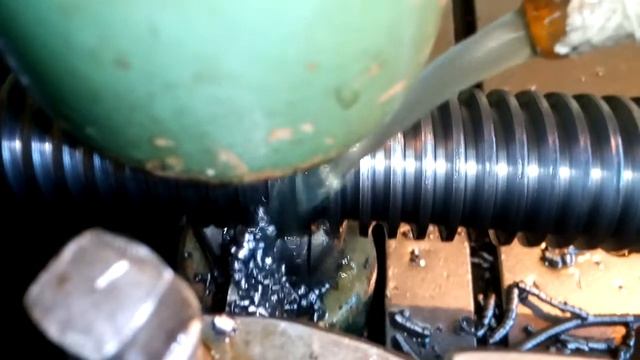 Struganje(tokarenje)..Izrada navojnog vretena(trapez) смотреть онлайн