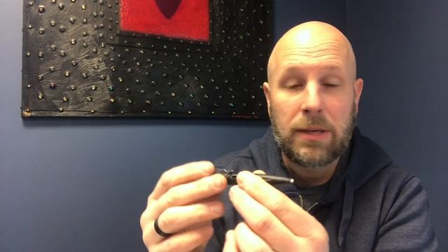 MGEAR Bolt-Action Flashlight Pen -The FlashPen: 130 Lumens, Strobe, A Functional Pen + Discount Cod смотреть онлайн