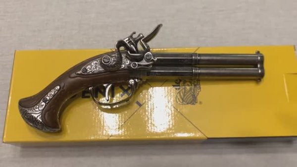 Пистоль двуствольный вращающийся, Revolving 2 barrel flintlock pistol, Denix 1308