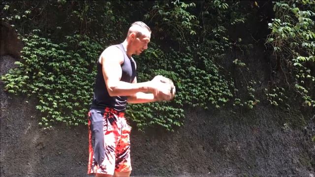 Тренировка Ягодиц на БАЛИ (водопад)