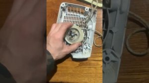 Замена шнурка стартера бензопилы или триммера