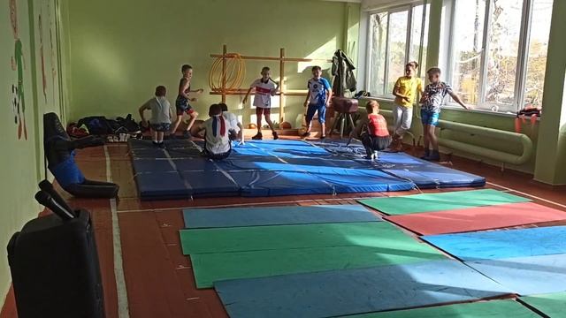 К приезжали гости из п.Кедровый спортивный клуб "Искра" с презентацией своих спортивных секций. смотреть онлайн